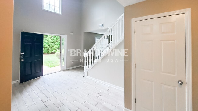 1028 Levista Dr in Locust Grove, GA - Foto de edificio - Building Photo