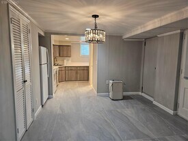 43 Hartman Hill Rd in Huntington, NY - Building Photo