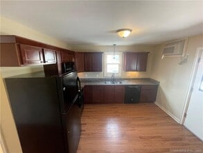 2 Coit St in New London, CT - Building Photo - Building Photo