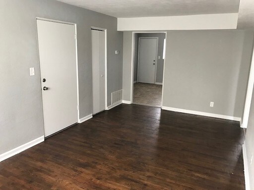 1038 Forest Ct in Kansas City, KS - Building Photo
