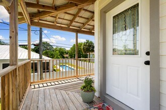 1675 34th Ave in Vero Beach, FL - Foto de edificio - Building Photo