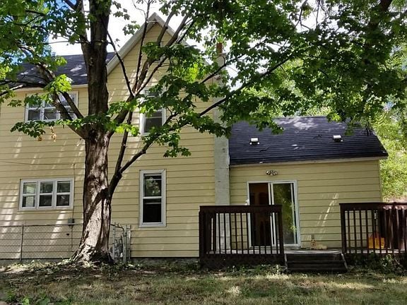 property at 1022 3rd St NW