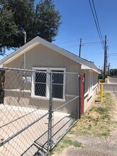 1522 N Dunlap Ave, Unit REAR in Mission, TX - Building Photo - Building Photo