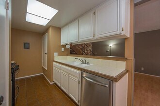 5977 Nelda St, Unit Nelda #3 in Simi Valley, CA - Building Photo - Building Photo