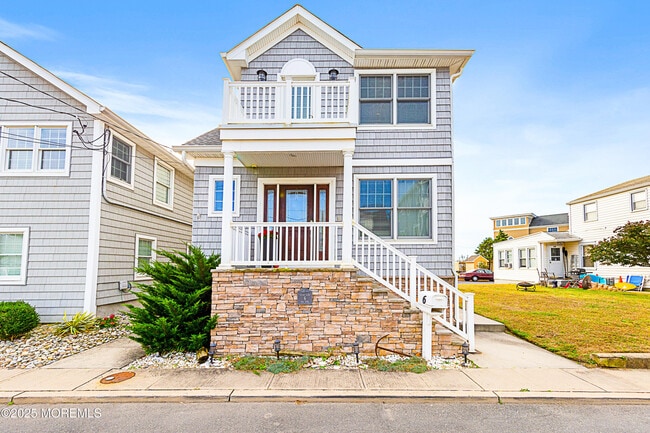property at 6 Via Ripa Wy