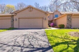 704 Mariner Cir in Webster, NY - Building Photo