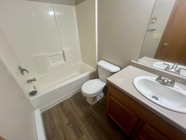 3304 Fenwick Ave-Unit -3306 Fenwick Avenue in Altoona, WI - Building Photo - Building Photo