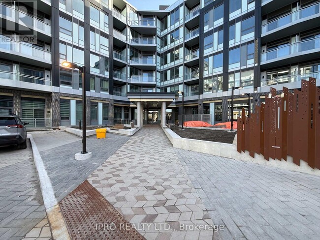 2501-2501 Saw Whet Blvd. in Oakville, ON - Building Photo - Building Photo