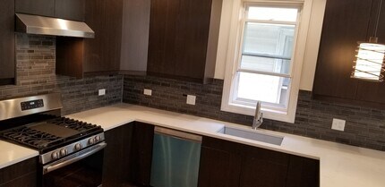 3025 S Poplar Ave-Unit -1 in Chicago, IL - Building Photo - Building Photo