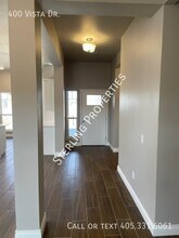 400 Vista Dr in Yukon, OK - Building Photo - Building Photo