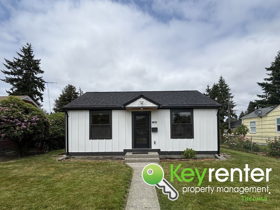 4615 S American Lake Blvd in Tacoma, WA - Building Photo