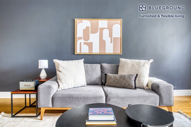 108 W 15th St in New York, NY - Building Photo - Building Photo