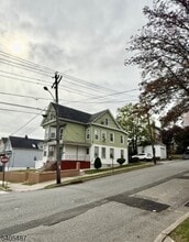 437 Morrissee Ave in Haledon, NJ - Foto de edificio - Building Photo