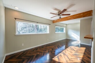 341 Little John Dr NW in Lilburn, GA - Building Photo - Building Photo