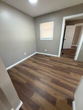 124 S 11th St in Chickasha, OK - Building Photo - Building Photo