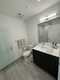 402 NE 34th St, Unit A1 in Miami, FL - Building Photo - Building Photo