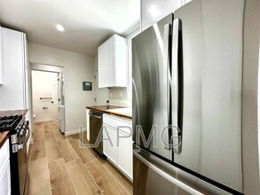 2304 N Frederic St in Burbank, CA - Building Photo - Building Photo