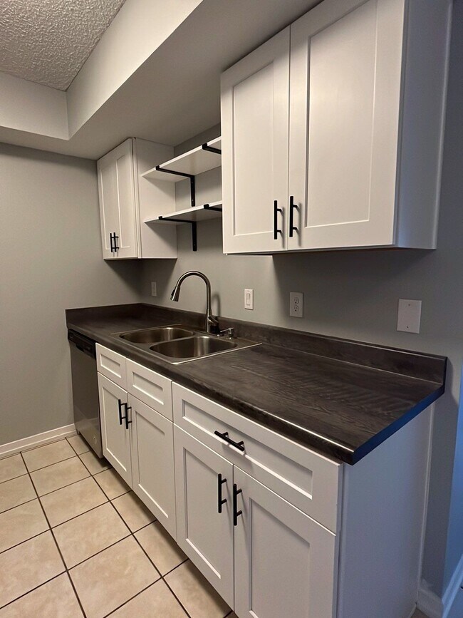 3405 Holdrege St, Unit 104 in Lincoln, NE - Building Photo - Building Photo
