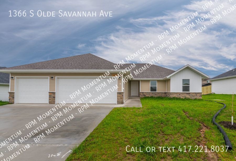 1366 S Olde Savannah Ave in Republic, MO - Building Photo