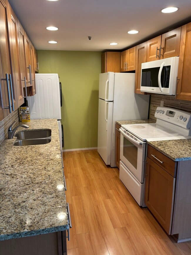 5911 Edsall Rd, Unit 1214 in Alexandria, VA - Building Photo - Building Photo