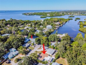 604 Betmor Ln in Palm Harbor, FL - Foto de edificio - Building Photo