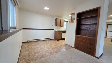 3301 2nd St N, Unit 3301 Lower Unit in Fargo, ND - Foto de edificio - Building Photo