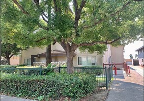 1425 W Stoneridge Ct in Ontario, CA - Building Photo