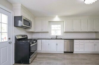 110 Douglas Rd in Chappaqua, NY - Building Photo - Building Photo