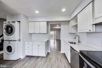 17520 Hoskinson Rd in Poolesville, MD - Building Photo - Building Photo