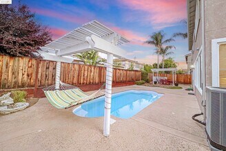 364 Dante Ct in Brentwood, CA - Building Photo - Building Photo