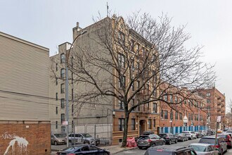 Martha in Bronx, NY - Foto de edificio - Building Photo
