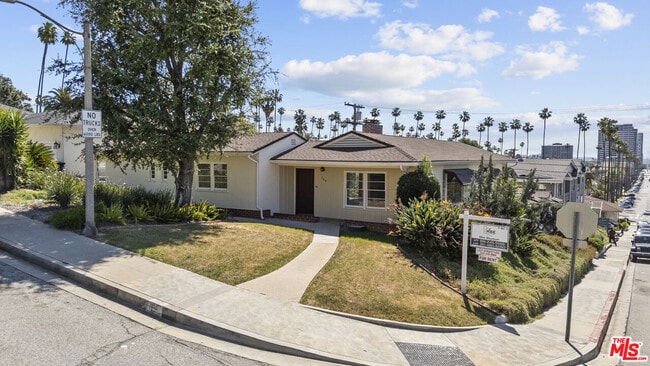 property at 100 E Kenneth Rd