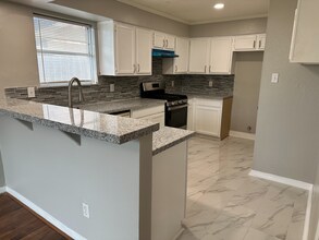 3023 Mosby Dr in Sugar Land, TX - Building Photo - Building Photo