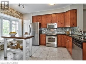 688 Rowley Common in Burlington, ON - Building Photo - Building Photo