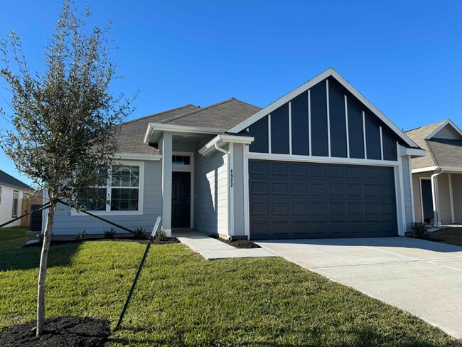 4922 Luke Matthew Dr in Rosharon, TX - Foto de edificio - Building Photo