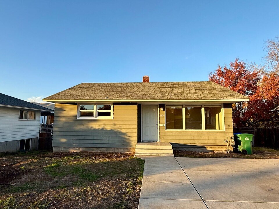2219 9th Ave in Lewiston, ID - Building Photo