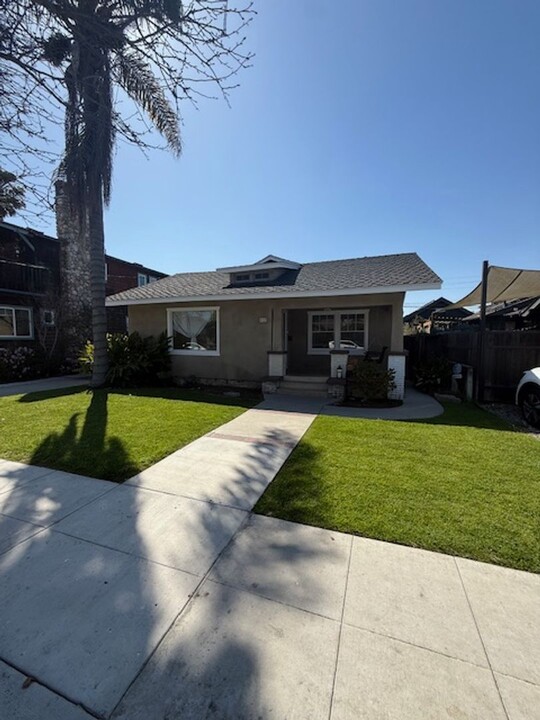 317 Loma Ave in Long Beach, CA - Building Photo