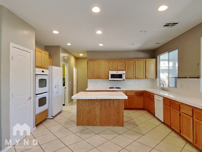 2728 La Porte Ct in Henderson, NV - Building Photo - Building Photo