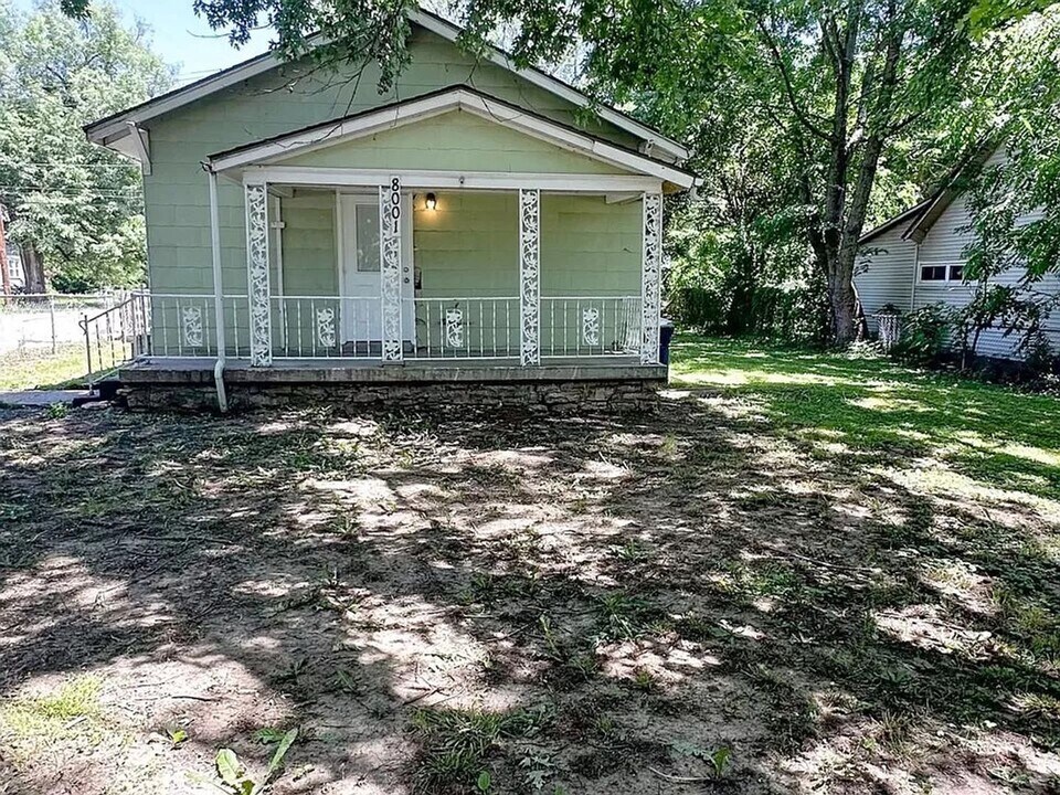 8001 Euclid Ave in Kansas City, MO - Building Photo
