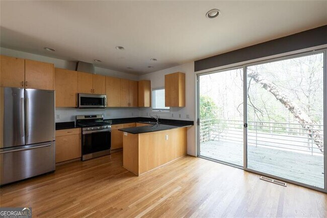 2463 Field St SE in Atlanta, GA - Building Photo - Building Photo