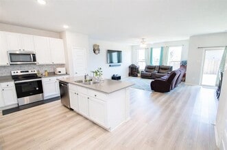 7800 Gangway Dr in Fort Worth, TX - Building Photo - Building Photo