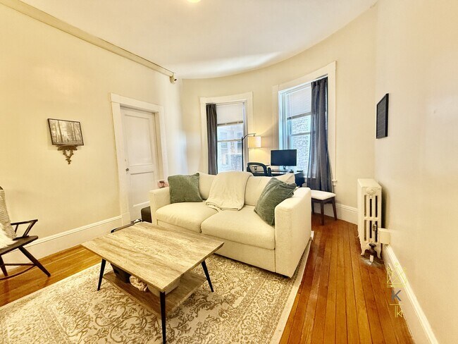 1477 Beacon St, Unit 37 in Brookline, MA - Foto de edificio - Building Photo