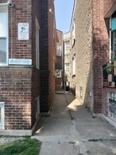 7408 S Eberhart Ave in Chicago, IL - Foto de edificio - Building Photo