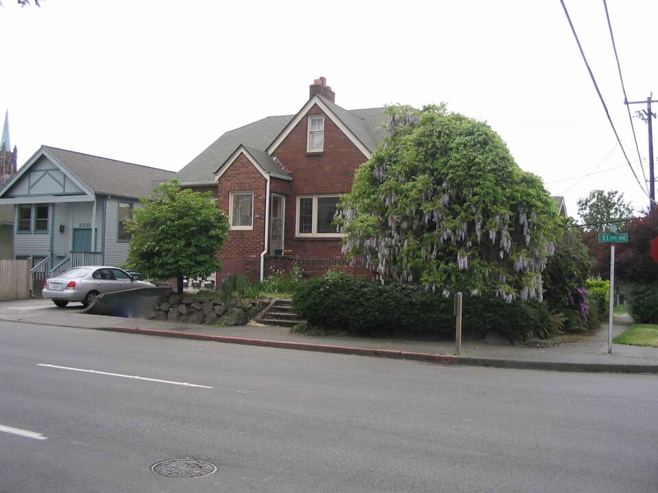 5267 11th Ave NE, Unit Apt B in Seattle, WA - Foto de edificio