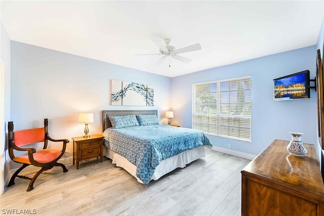 651 Wiggins Lake Dr in Naples, FL - Foto de edificio - Building Photo