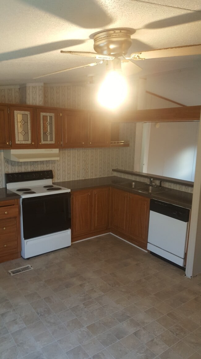 2596 1st Ave NW in Catawba, NC - Foto de edificio - Building Photo