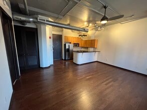 201 S Saint Francis Ave, Unit 304 in Wichita, KS - Building Photo - Building Photo