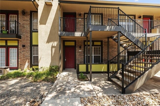 property at 7685 Northcross Dr