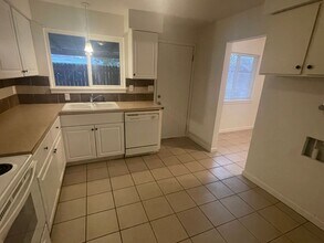 1619 W 5th Ave in Kennewick, WA - Building Photo - Building Photo