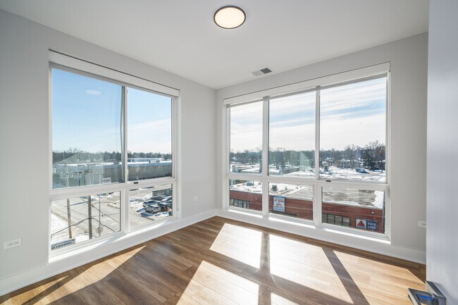 4 North Apartments in Arlington Heights, IL - Building Photo - Interior Photo